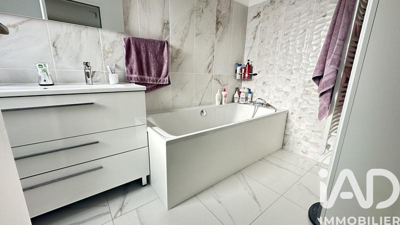 Maison - 200 m² - 8 pièces