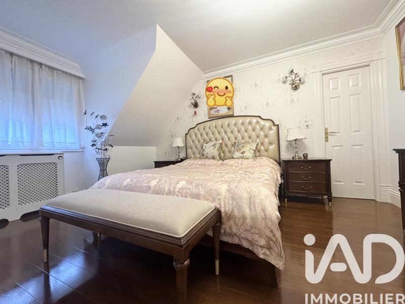 Maison - 206 m² - 9 pièces