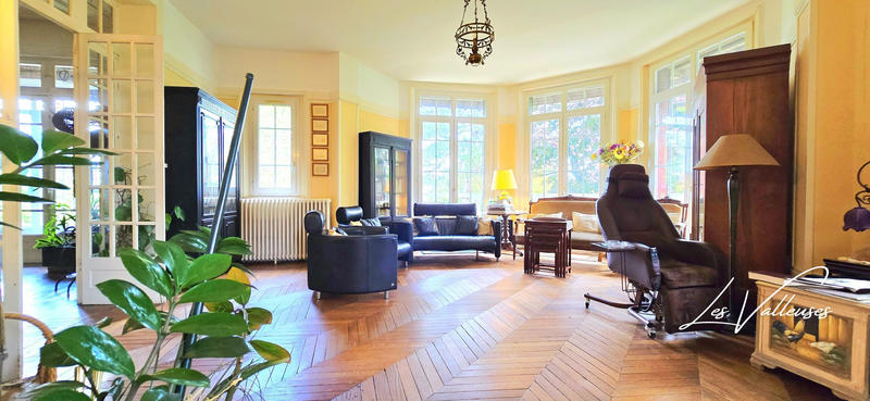 Maison - 308 m² - 8 pièces