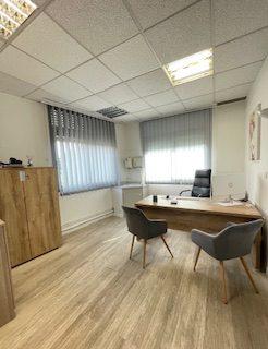 Bureau - 79 m² - 6 pièces