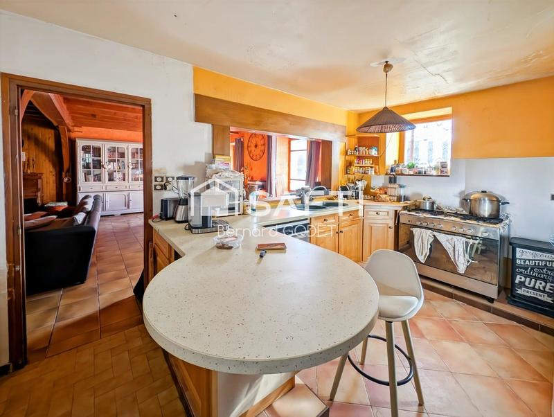 Maison - 255 m² - 9 pièces