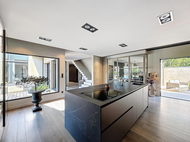 Maison - 243 m² - 8 pièces