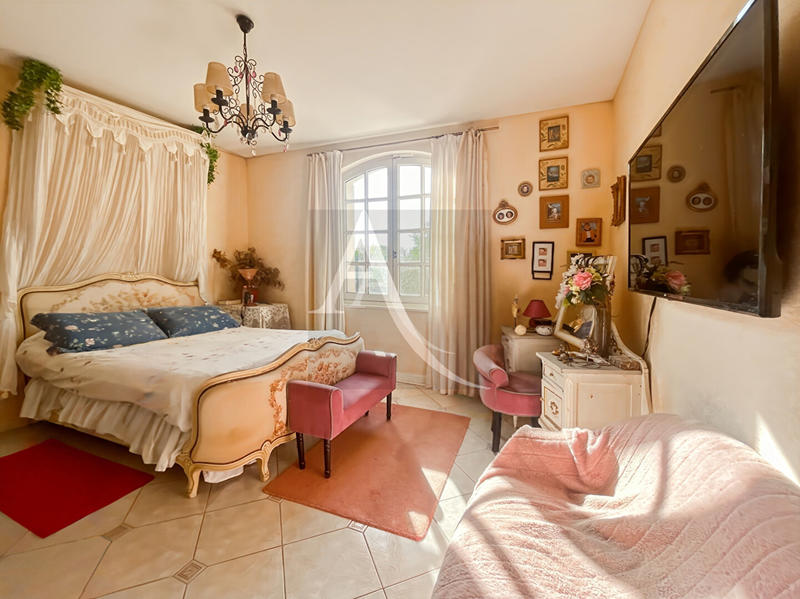 Maison - 180 m² - 7 pièces