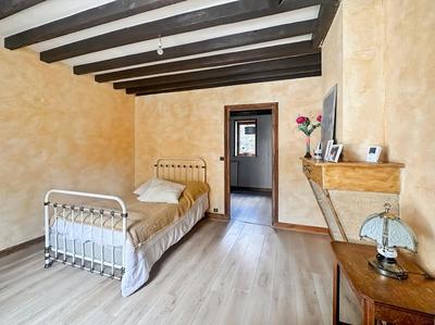 Maison - 1 080 m² - 5 pièces