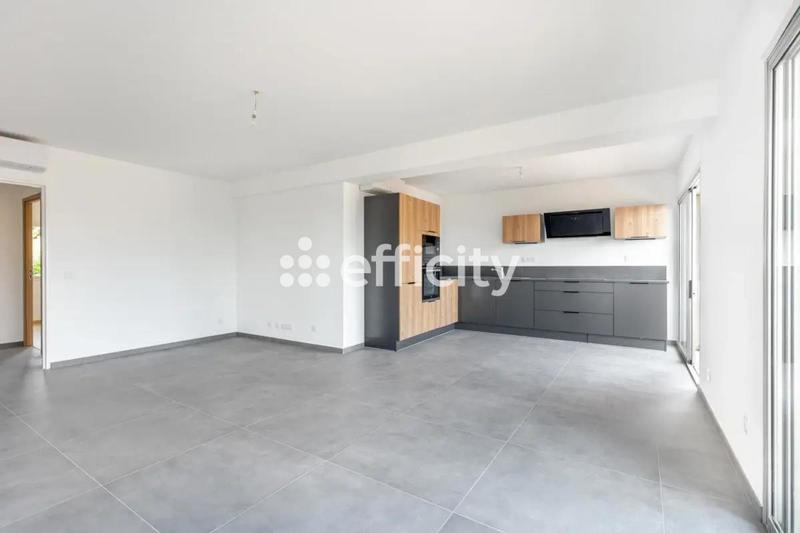 Appartement - 82 m² - 5 pièces