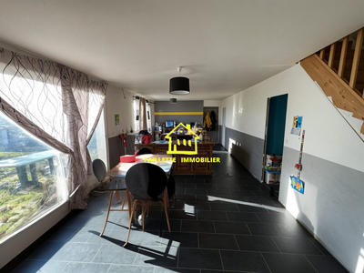 Maison traditionnelle - 160 m² - 8 pièces