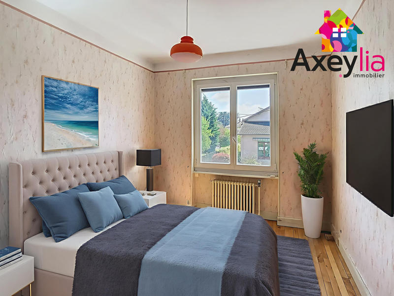 Maison - 94 m² - 8 pièces