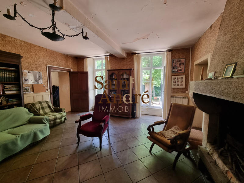 Maison - 470 m² - 12 pièces