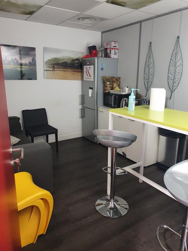 Local d'activités - 185 m² - 11 pièces