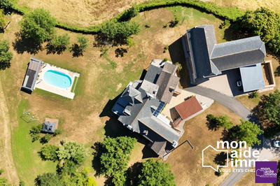 Maison - 240 m² - 10 pièces