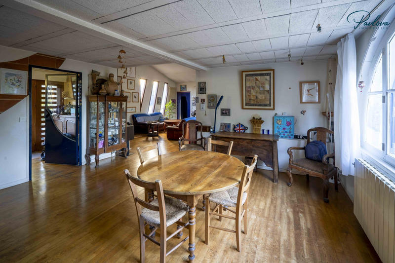 Maison traditionnelle - 215 m² - 8 pièces