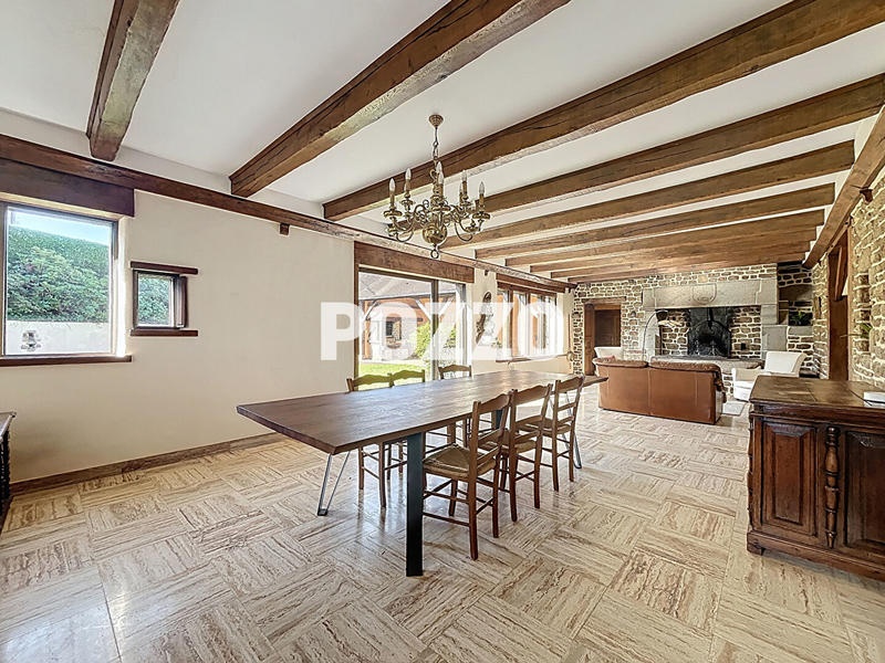 Maison - 218 m² - 8 pièces