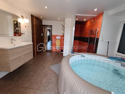 Maison - 225 m² - 7 pièces