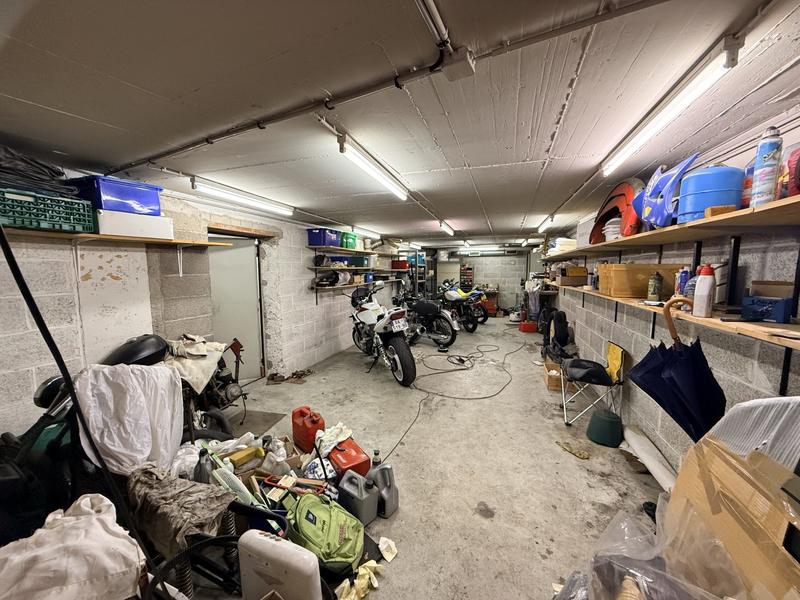 Parking / Garage - 90 m²