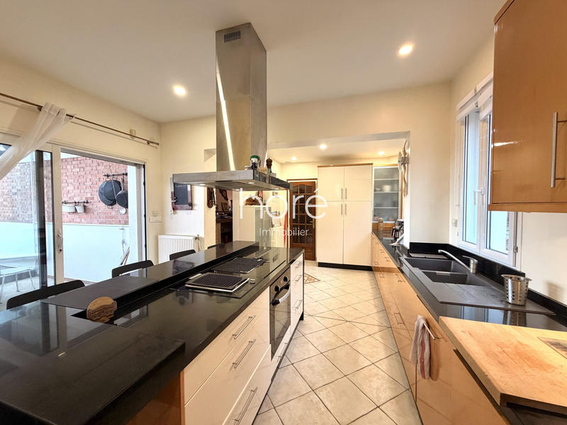 Maison - 178 m² - 9 pièces