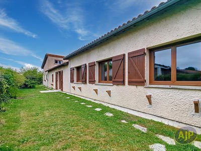 Maison - 160 m² - 8 pièces