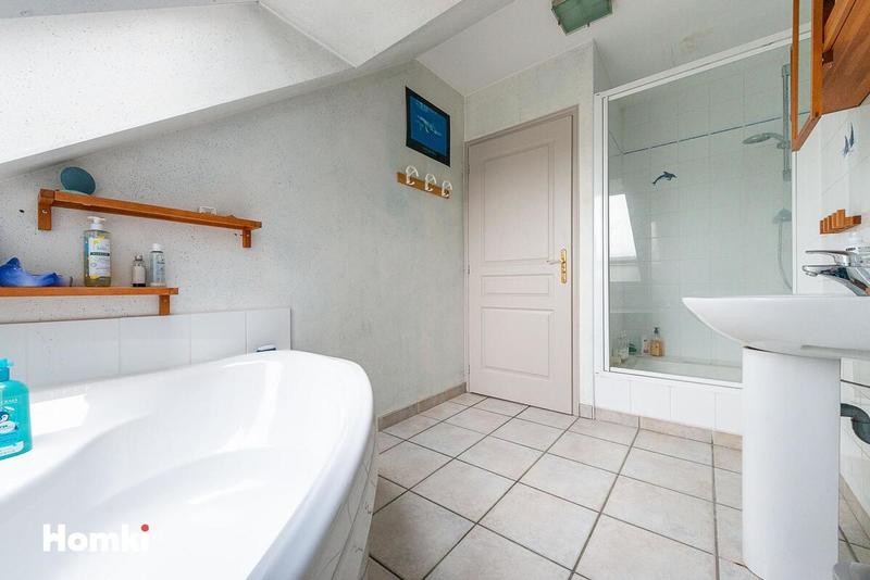 Maison d'architecte - 214 m² - 7 pièces