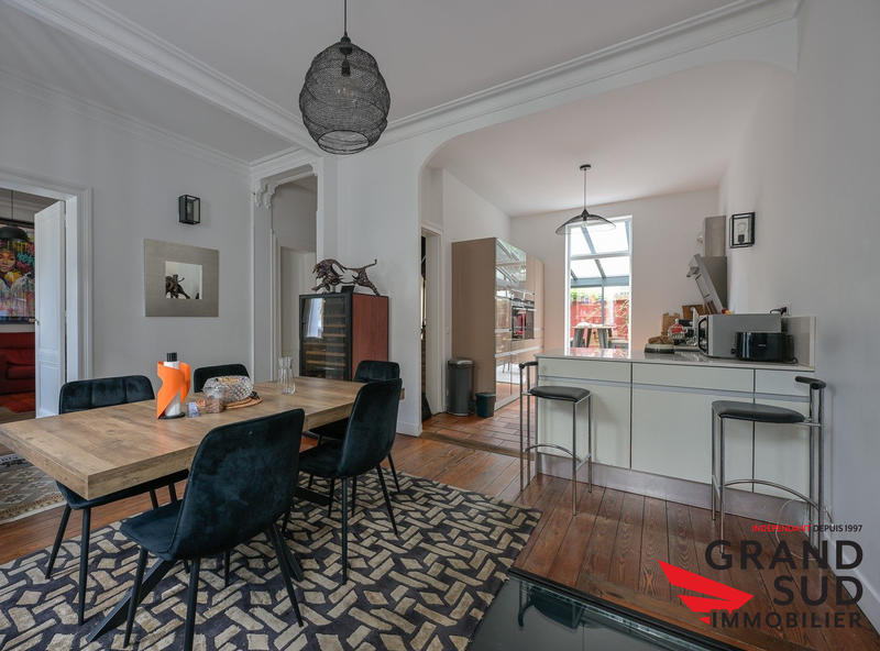 Maison - 214 m² - 7 pièces