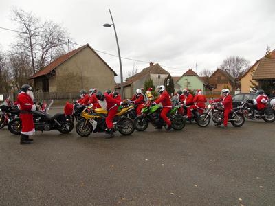 Les Pères Noël à moto
