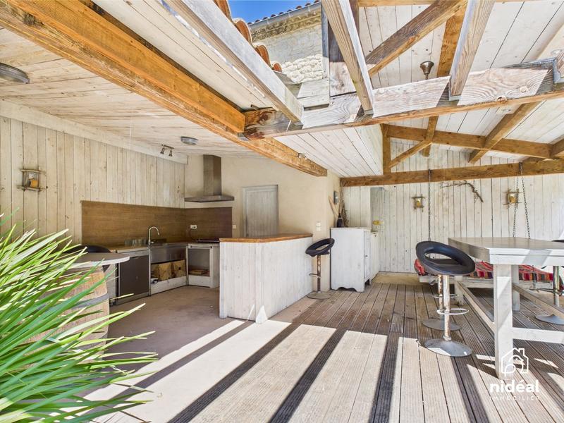 Mas - 350 m² - 13 pièces