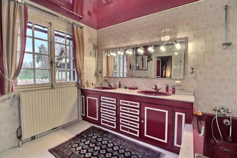 Maison - 329 m² - 10 pièces