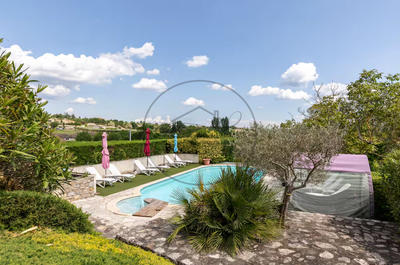 Demeure - 522 m² - 10 pièces