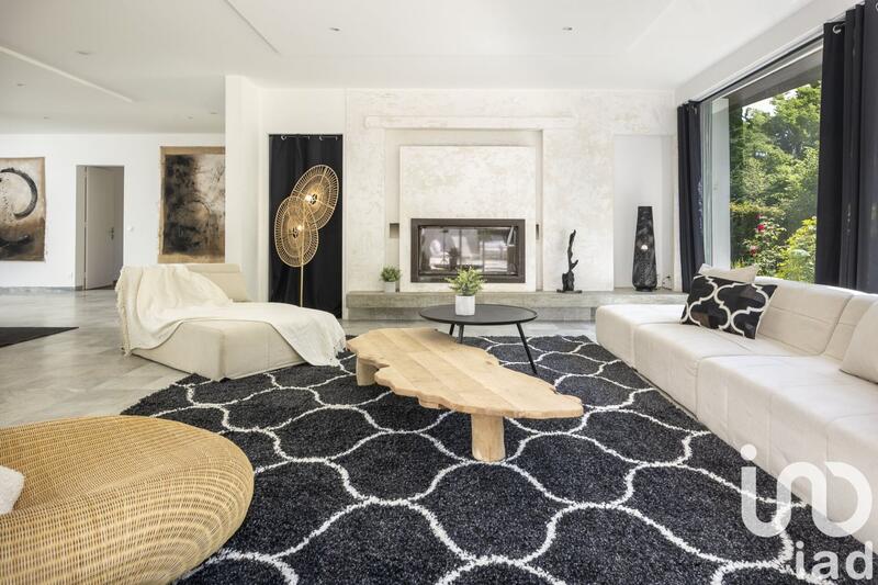 Maison - 320 m² - 10 pièces