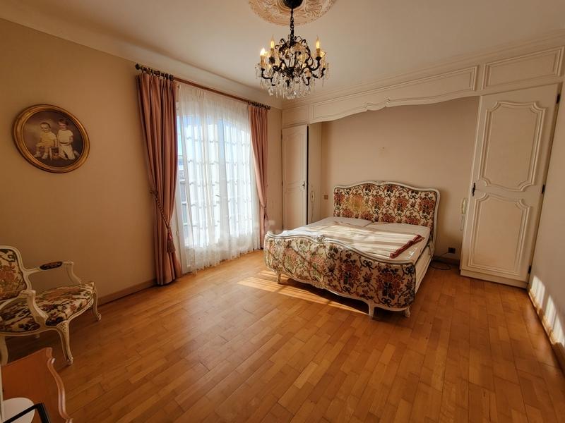 Maison - 182 m² - 8 pièces