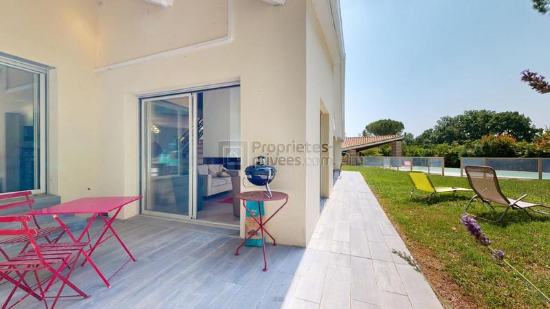 Maison - 250 m² - 6 pièces