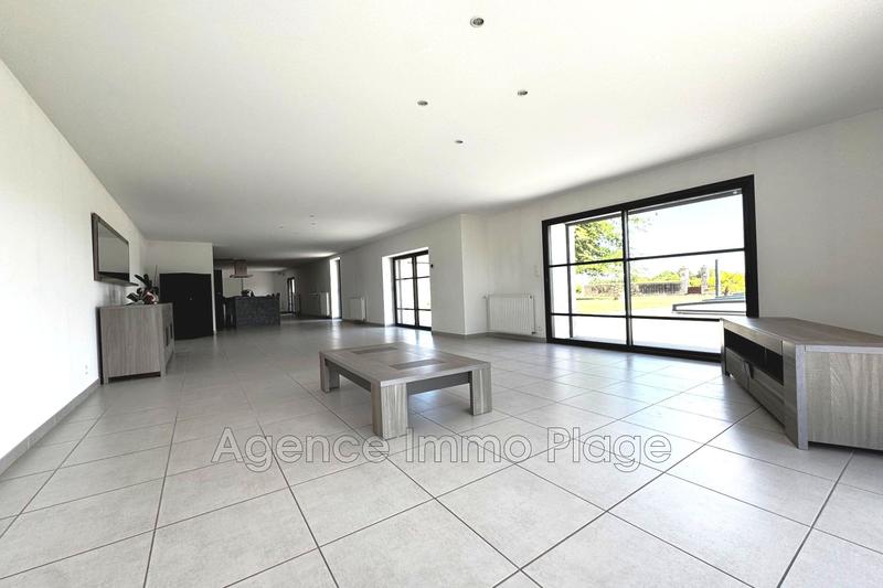 Maison - 250 m² - 6 pièces