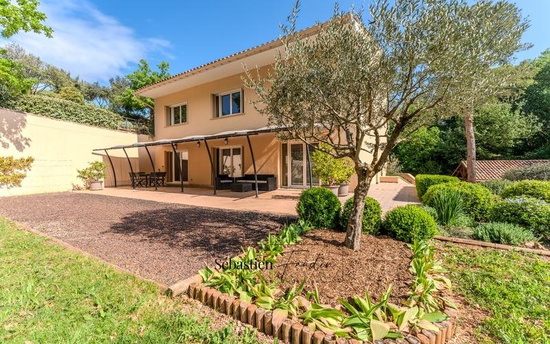 Maison - 262 m² - 8 pièces