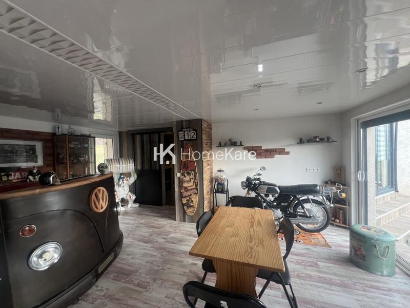 Maison - 280 m² - 9 pièces