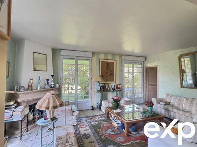 Maison - 240 m² - 10 pièces