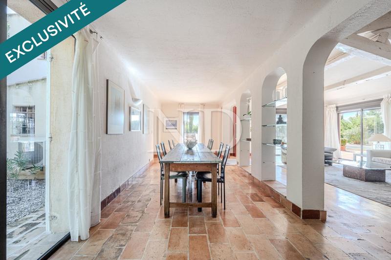 Maison - 455 m² - 12 pièces