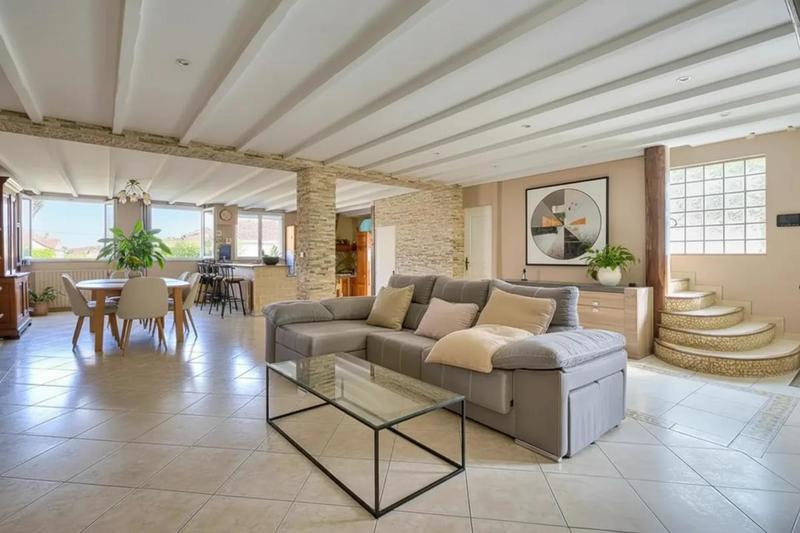 Maison - 280 m² - 14 pièces