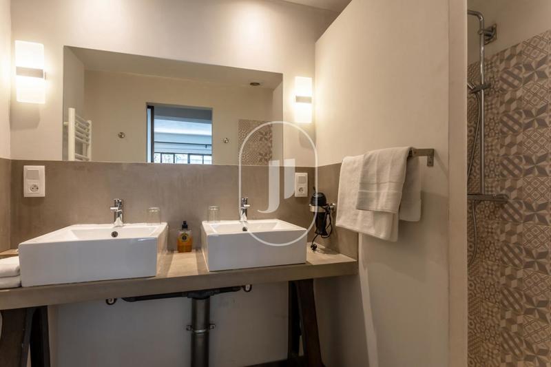 Maison de maîtres - 450 m² - 16 pièces