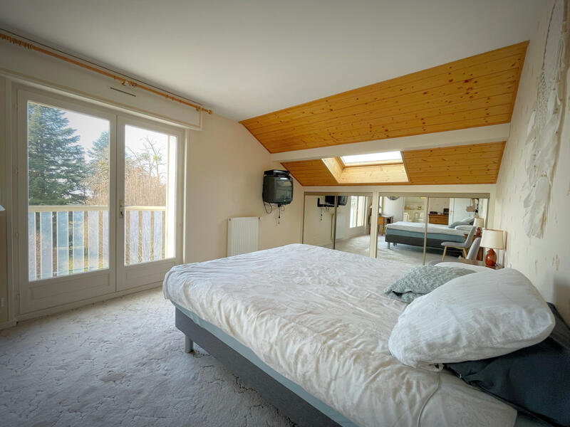 Maison - 300 m² - 13 pièces