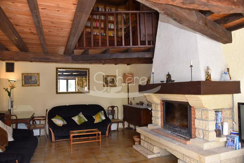 Propriété - 317 m² - 22 pièces