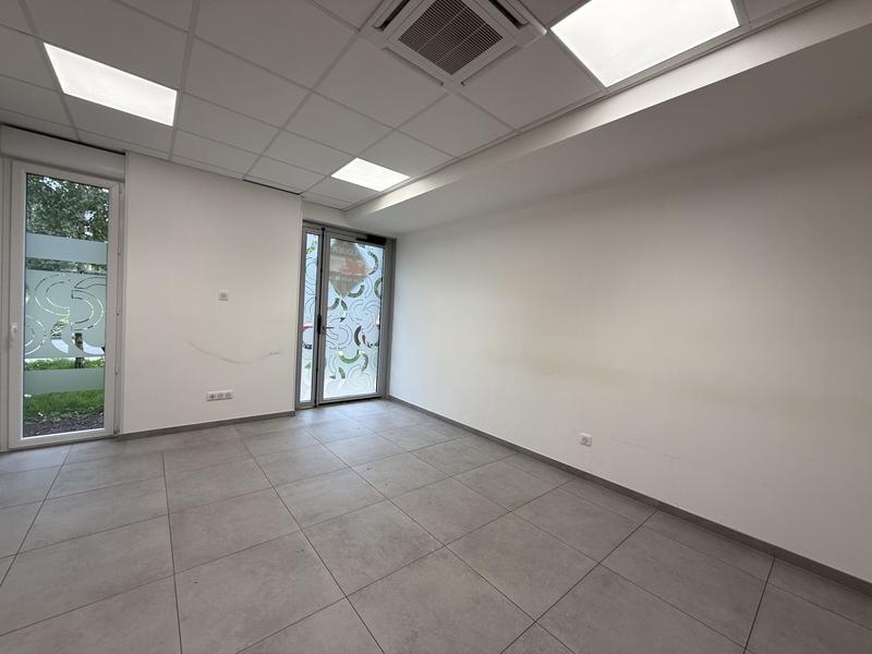 Local commercial - 139 m² - 6 pièces