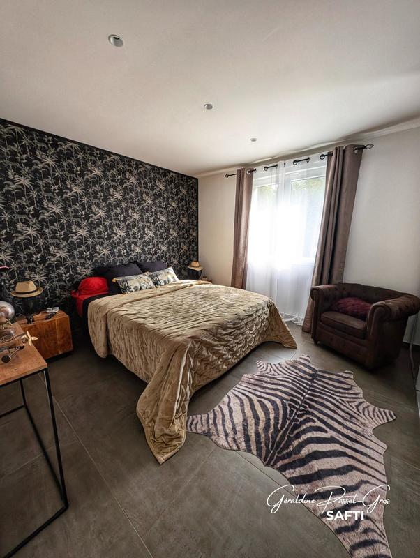 Maison - 200 m² - 6 pièces