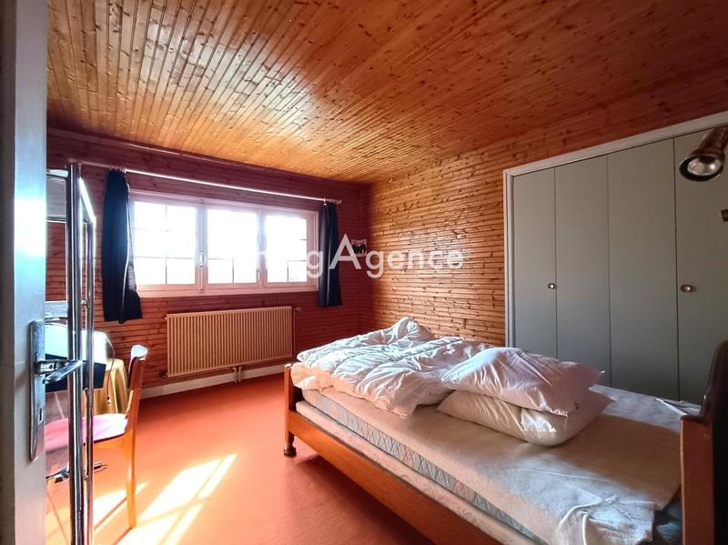 Maison traditionnelle - 230 m² - 8 pièces