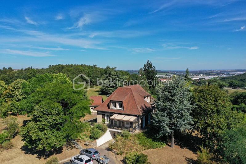 Maison traditionnelle - 205 m² - 8 pièces