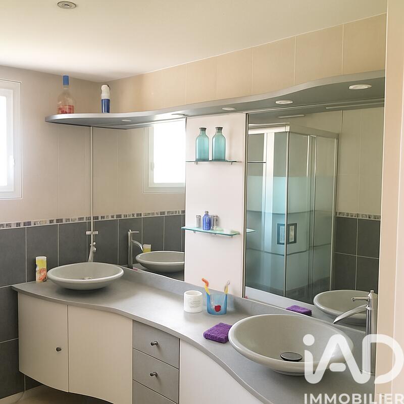 Maison - 230 m² - 11 pièces