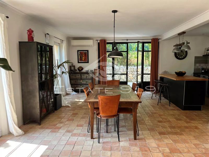 Villa - 210 m² - 7 pièces