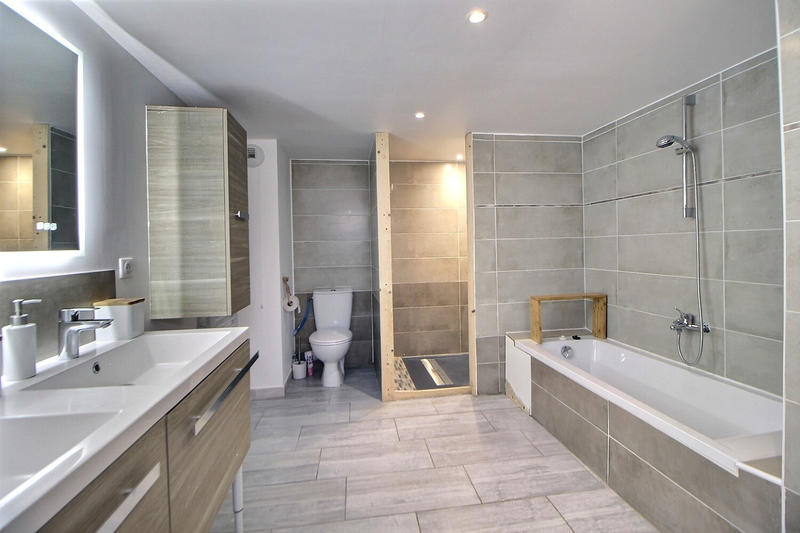 Maison - 179 m² - 8 pièces