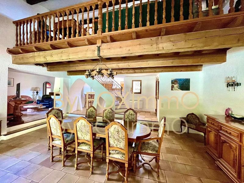 Maison - 210 m² - 6 pièces