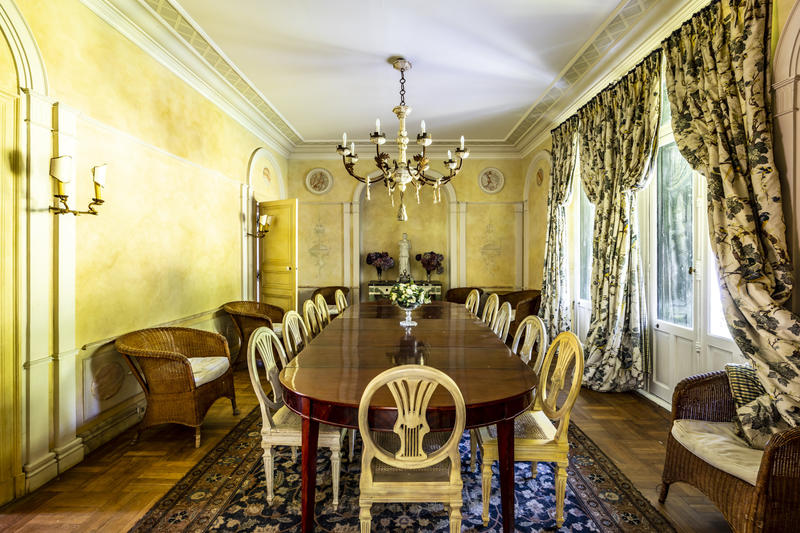 Propriété - 665 m² - 13 pièces