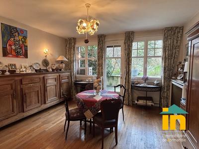 Maison de ville - 262 m² - 11 pièces