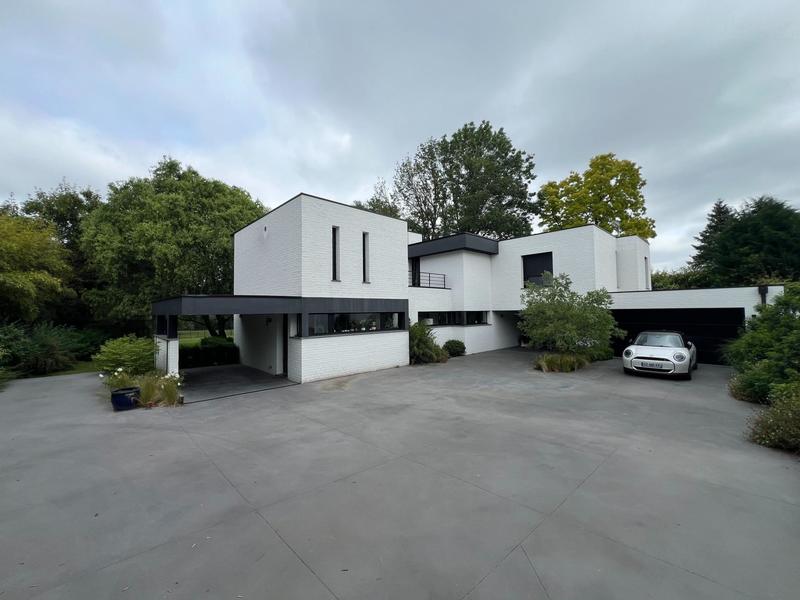 Maison - 255 m² - 9 pièces