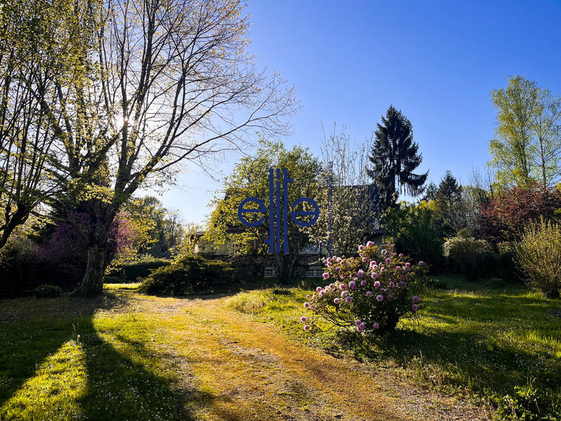 Maison - 230 m² - 8 pièces